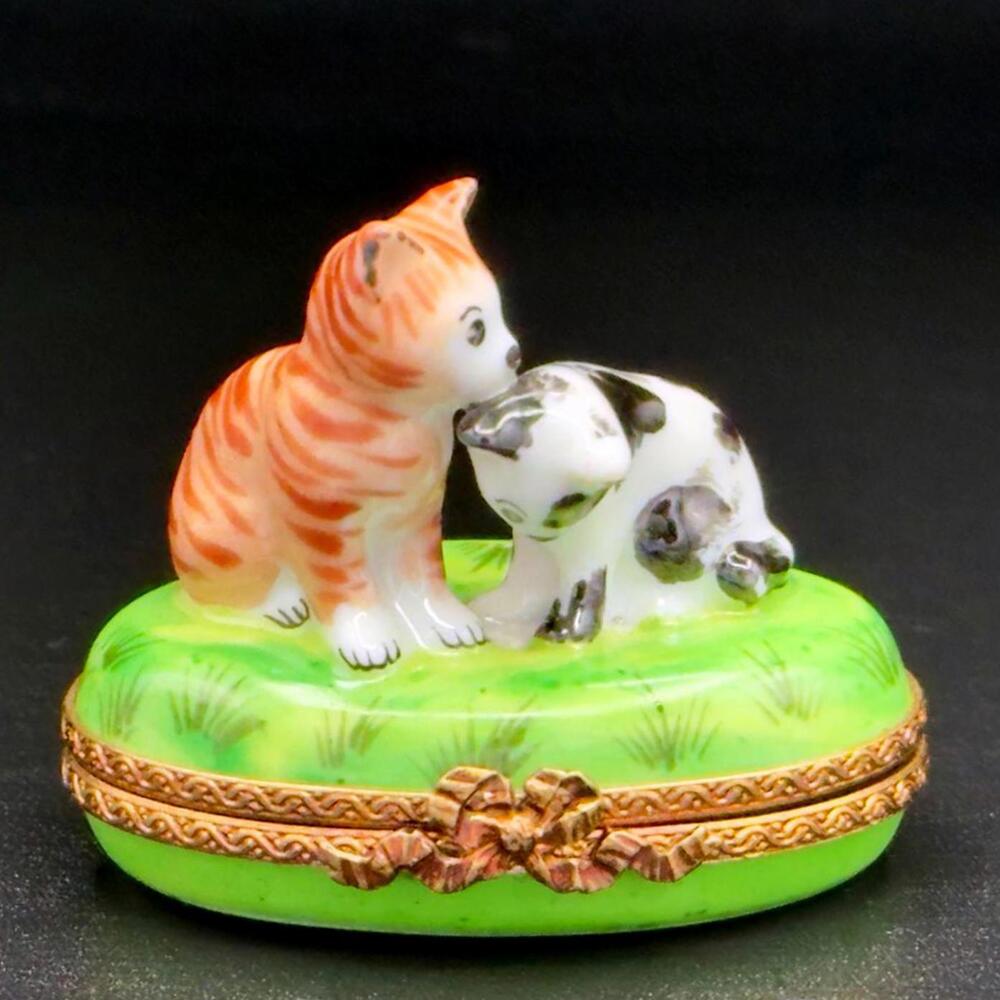 🐾 Limoges France Peint Main Trinket Box | Hand-Painted Cat & Dog Figurine